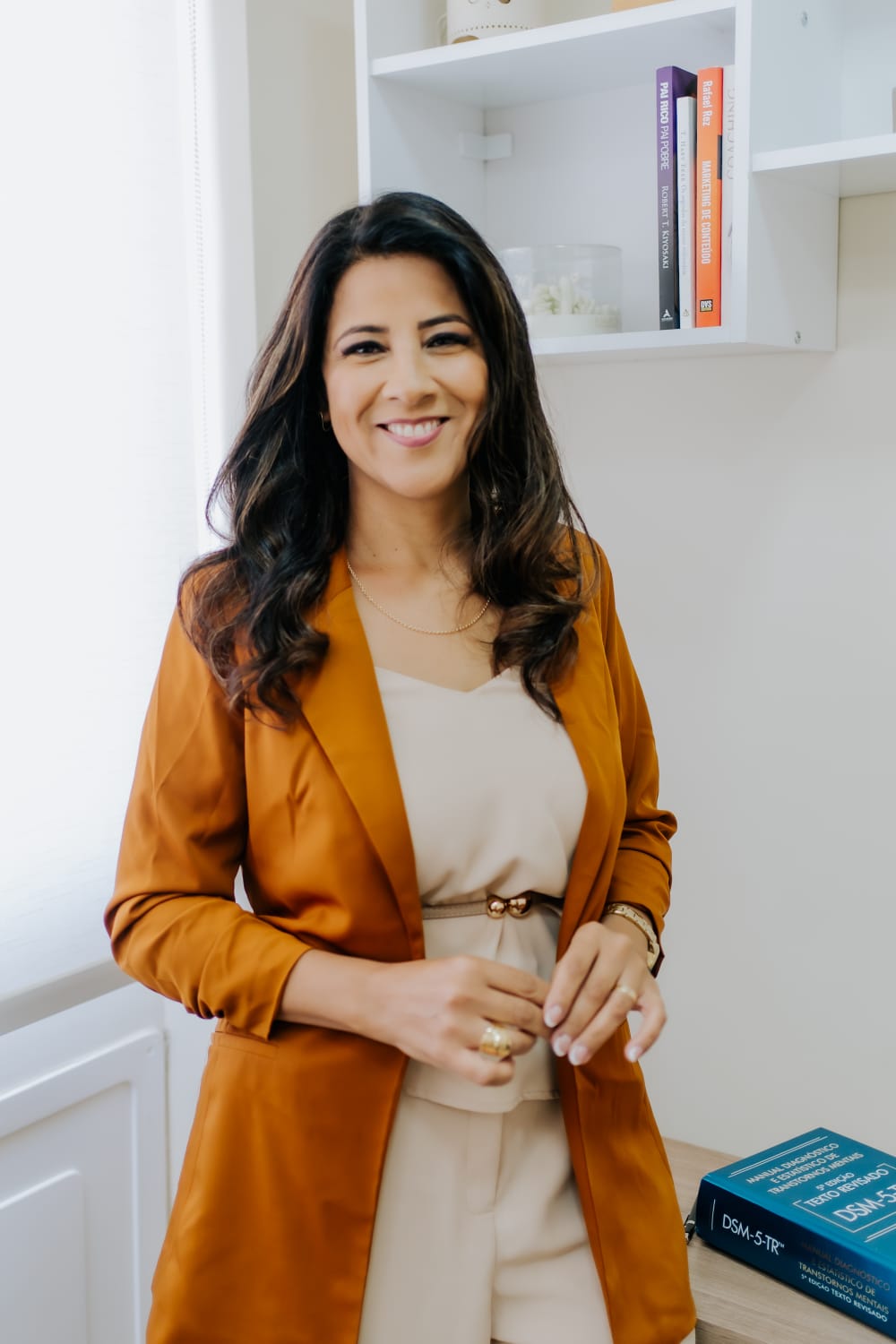 Cristina Perfeito, psicóloga clínica, em seu consultório